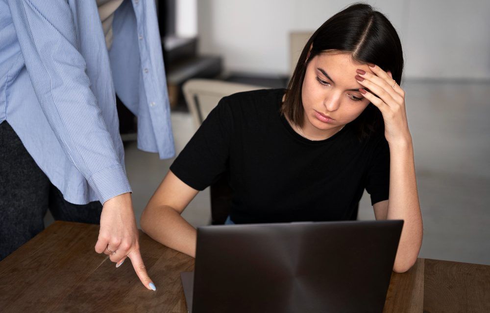 ¿Qué es el acoso o mobbing laboral? Definición y ejemplos
